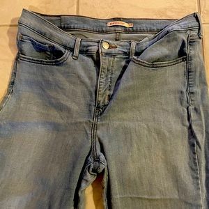 Woman’s Levi’s 314 - blue light wash - straight leg - size 33